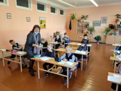 Протоиерей Георгий Суботковский провел беседы в Зельвенской гимназии и средней школе Протоиерей Георгий Суботковский провел беседы в Зельвенской гимназии и средней школе