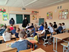 Протоиерей Георгий Суботковский провел беседы в Зельвенской гимназии и средней школе Протоиерей Георгий Суботковский провел беседы в Зельвенской гимназии и средней школе