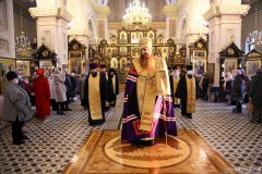 В канун Недели 19-й по Пятидесятнице архиепископ Антоний совершил всенощное бдение в Покровском кафедральном соборе города Гродно