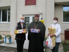 Протоиерей Сергий Гмир навестил одиноких пожилых людей Протоиерей Сергий Гмир навестил одиноких пожилых людей