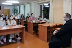 Иерей Игорь Данильчик встретился со студентами-медиками