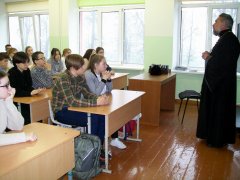 Иерей Сергий Ермаков провел урок в скидельской школе № 2 