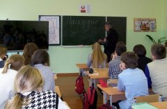 Иерей Сергий Ермаков провел урок в скидельской школе № 2 