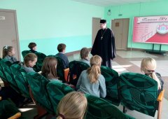 Протоиерей Георгий Суботковский провел беседу в Зельвенской гимназии 