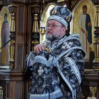 3 мая 2013г. Архиепископ Артемий совершил вечерню Великого пятка с выносом Святой Плащаницы