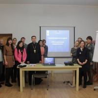 26 октября 2013 года в актовом зале Покровского кафедрального собора состоялся первый практический семинар в рамках «Школы добра» - волонтерских курсах, организованных Гродненским благотворительным обществом и социальным отделом Гродненской епархии