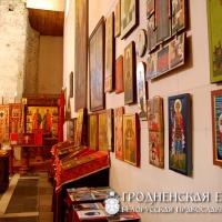 5 декабря 2013г.Архиепископ Артемий посетил выставку современных икон в Борисо-Глебском (Коложском) храме
