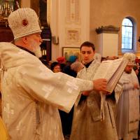 22 февраля 2014 года. Патриарший Экзарх всея Беларуси совершил литургию и панихиду в Покровском кафедральном соборе города Гродно