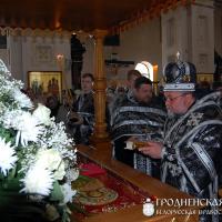 18 апреля 2014 года. Архиепископ Артемий совершил утреню Великой субботы с чином погребения