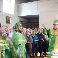 8 июня 2014 года. В день Святой Пятидесятницы архиепископ Артемий совершил литургию в храме поселка Зельва