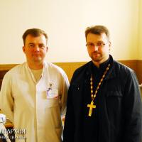 17 апреля 2015 года. Во время Светлой седмицы священник посетил Гродненскую больницу скорой медицинской помощи