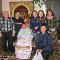 17 апреля 2015 года. Братчики храма Мефодия и Кирилла города Волковыска посетили пожилых людей и инвалидов прихода