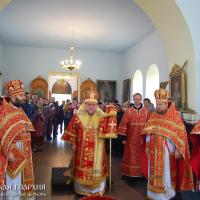 17 мая 2015 года. В Неделю 6-ю по Пасхе архиепископ Артемий совершил чин освящения престола и Божественную литургию в храме деревни Коптевка