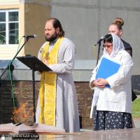 22 июня 2015 года. Священник совершил заупокойную литию у памятника погибшим воинам и партизанам в поселке Вороново
