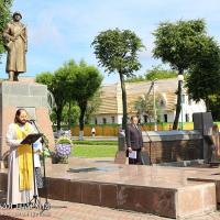 22 июня 2015 года. Священник совершил заупокойную литию у памятника погибшим воинам и партизанам в поселке Вороново
