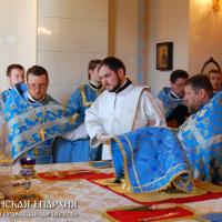 21 июля 2015 года. В день памяти явления Казанской иконы Божией Матери архиепископ Артемий совершил литургию и хиротонию в кафедральном соборе города Гродно