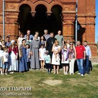 16 августа 2015 года. Члены православного семейного клуба «Возрождение» посетили храм деревни Мильковщина