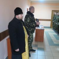 Военнослужащие приняли участие в литургии в храме деревни Поречье