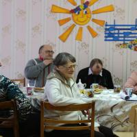 Священник и завуч воскресной школы посетили отделение пребывания людей пожилого возраста в поселке Зельва