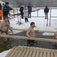 В Волковыске прошло традиционное крещенское купание