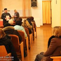 Священник посетил тематические собрания родительских школ