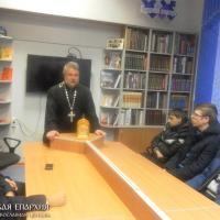 В Центральной городской библиотеке состоялась встреча со священником