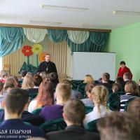 Священник провел беседу о Великом посте с учениками Зельвенской средней школы №2