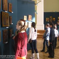 Детская иконописная студия «Покров» посетила выставку старинных икон в Новом замке