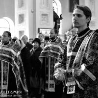 В Великую Пятницу архиепископ Артемий совершил вечерню с чином выноса плащаницы в кафедральном соборе Гродно