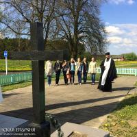 Священник совершил литии у памятников погибшим в годы Великой Отечественной войны