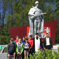 Священник совершил литии у памятников погибшим в годы Великой Отечественной войны