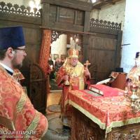 В день святых жен-мироносиц архиепископ Артемий совершил литургию в Коложской церкви