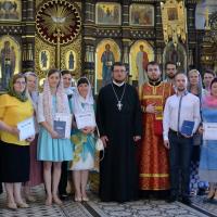Выпускникам катехизаторских курсов при Покровском соборе вручили дипломы и свидетельства