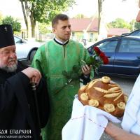 Архиепископ Артемий возглавил соборное богослужение в храме Святителя Николая поселка Берестовица