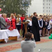 Духовенство Щучинского благочиния приняло участие в торжественной линейке, посвященной Дню знаний