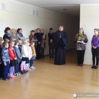 Священник встретился с учениками и учителями школы деревни Пески