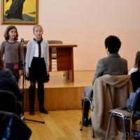 Школьники Покровского собора поздравили матерей мини-концертом