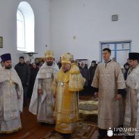 Владыка Артемий совершил освящение престола и литургию в храме деревни Острово