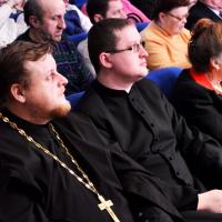 Братчики и священник поздравили насельников Волковысского отделения дневного пребывания инвалидов