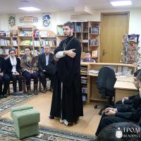 Священник провел беседу о вредных привычках в библиотеке агрогородка Коптевка