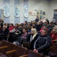 Священник Покровского собора провел беседу с родителями учеников школы №8 