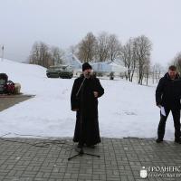 Священник принял участие в митинге в поселке Зельва