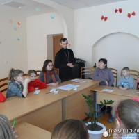 Священник принял участие в заседании семейного клуба «Моя семья»