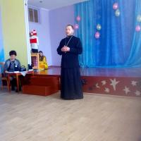 Священник выступил перед детьми с ограниченными возможностями