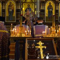 В Неделю Крестопоклонную архиепископ Артемий совершил литургию в кафедральном соборе города Гродно