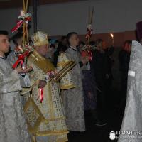 [Обновлено] В Пасхальную ночь архиепископ Артемий возглавил праздничные богослужения в кафедральном соборе города Гродно