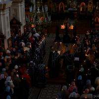 Архиепископ Артемий совершил в Покровском соборе утреню Великого пятка с чтением 12 Страстных Евангелий