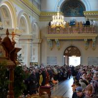 Великая суббота в Покровском соборе: литургия, акция &quot;Велікодная брама&quot; и освящение куличей (фото)