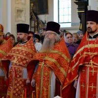 На Радоницу, в день своего 65-летия, архиепископ Артемий совершил литургию в Покровском соборе