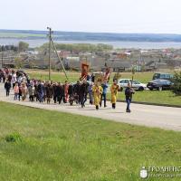 Крестный ход в день поминовения усопших в поселке Зельва